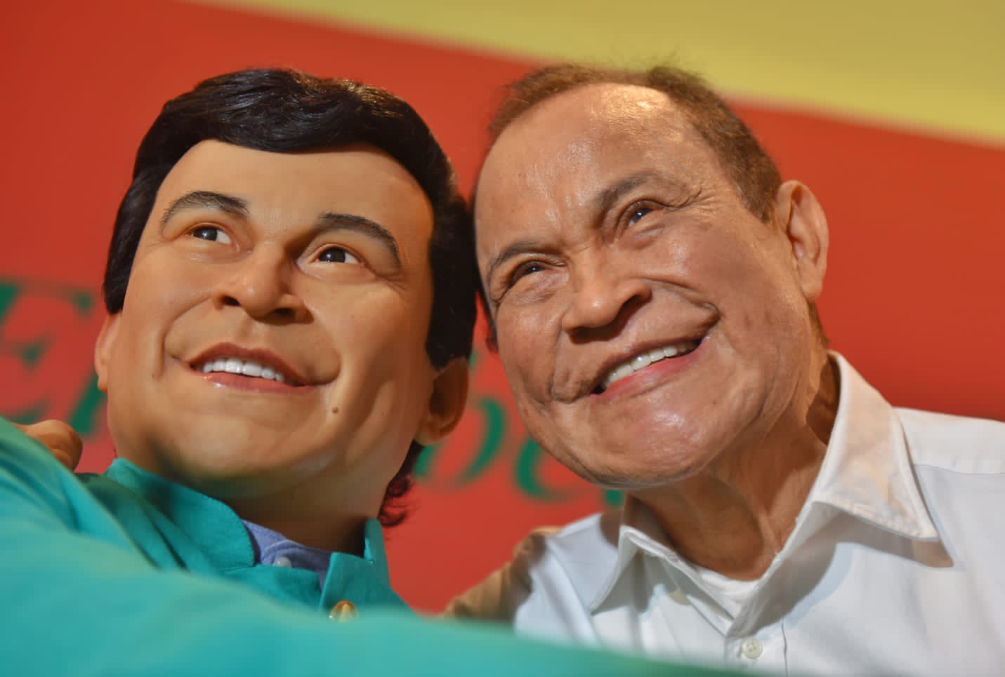 Sentido homenaje en la develación de la escultura de Alfredo Gutiérrez